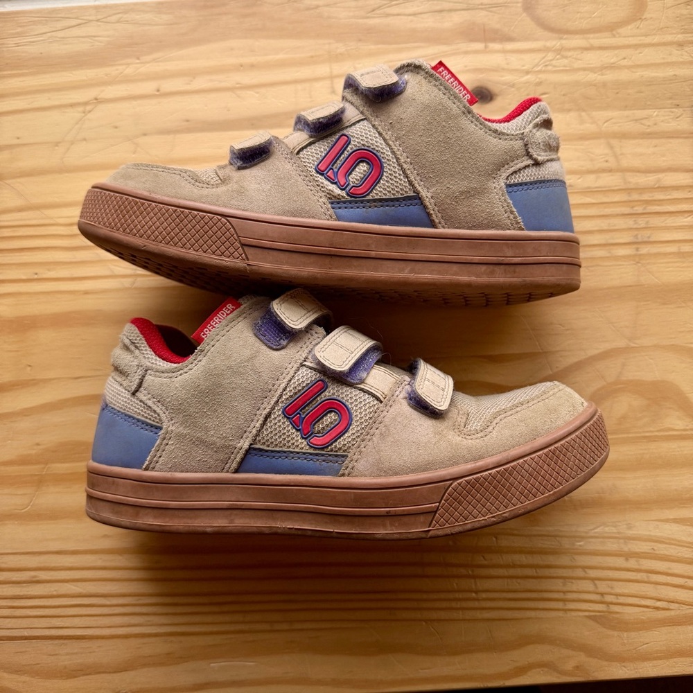 Big Kids' Five Ten Freerider size 3.5